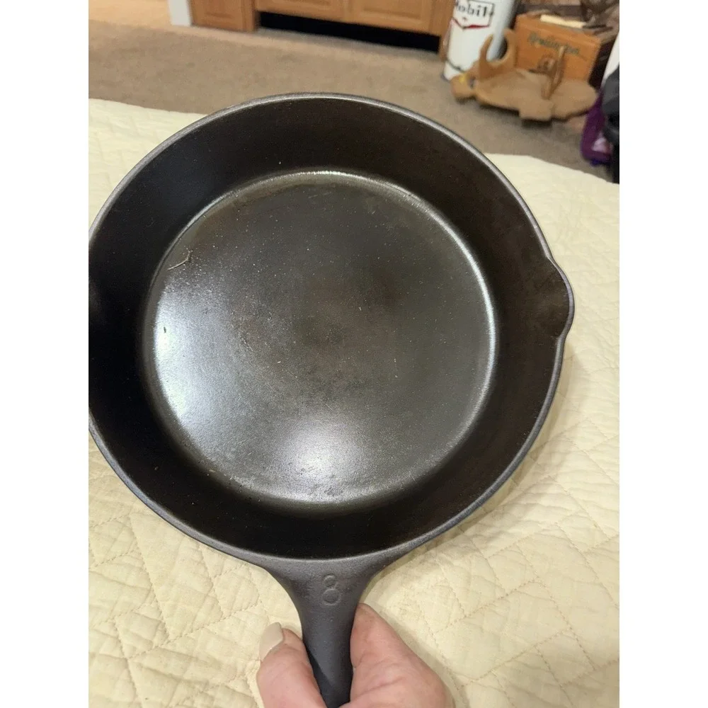 Vintage VOLLRATH  Cast Iron Skillet, No. 8, with Heat Ring- Seasoned